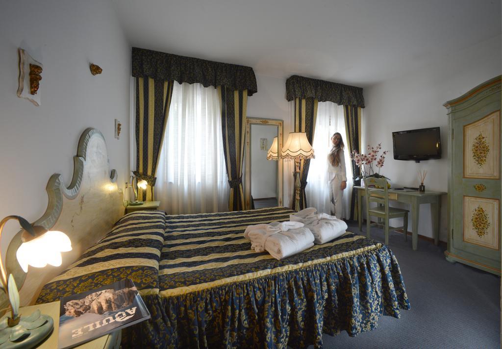 Hotel Margherita 산마르티노디카스트로차 객실 사진